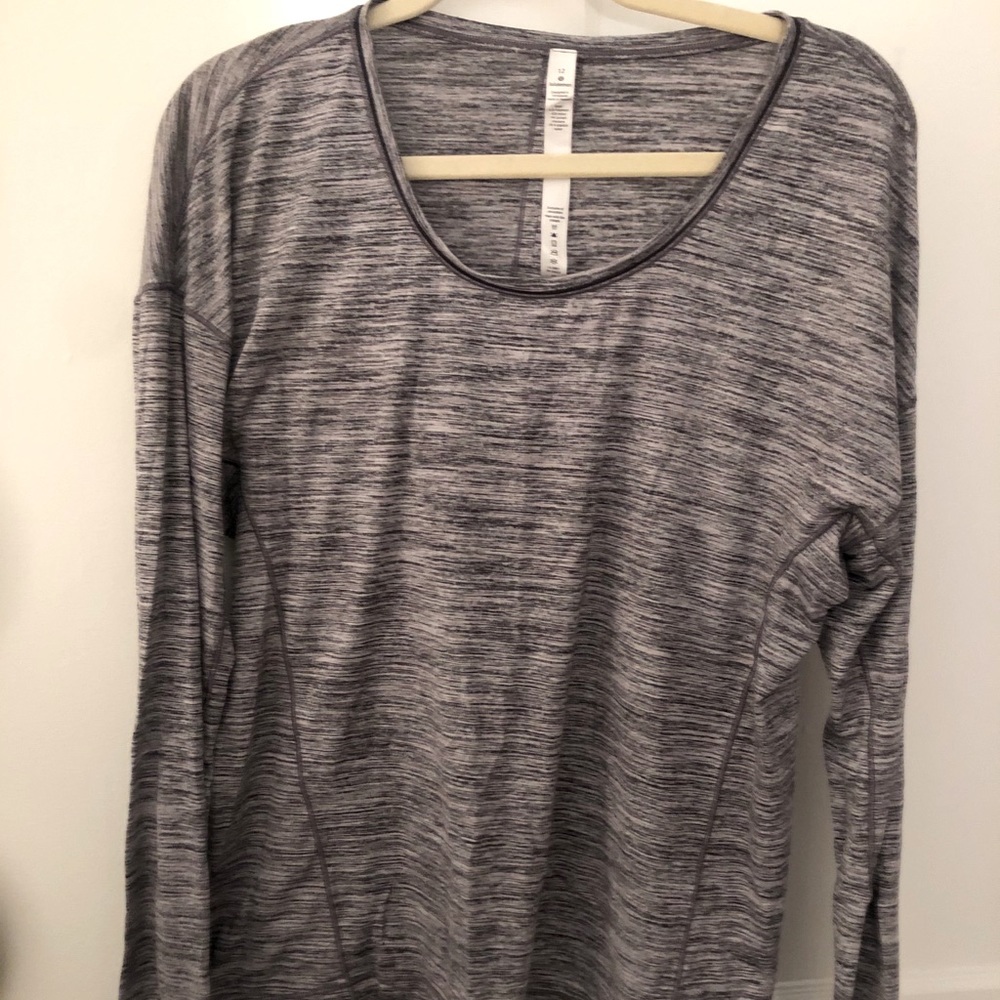Lululemon gray long sleeve shirt with thumb holes